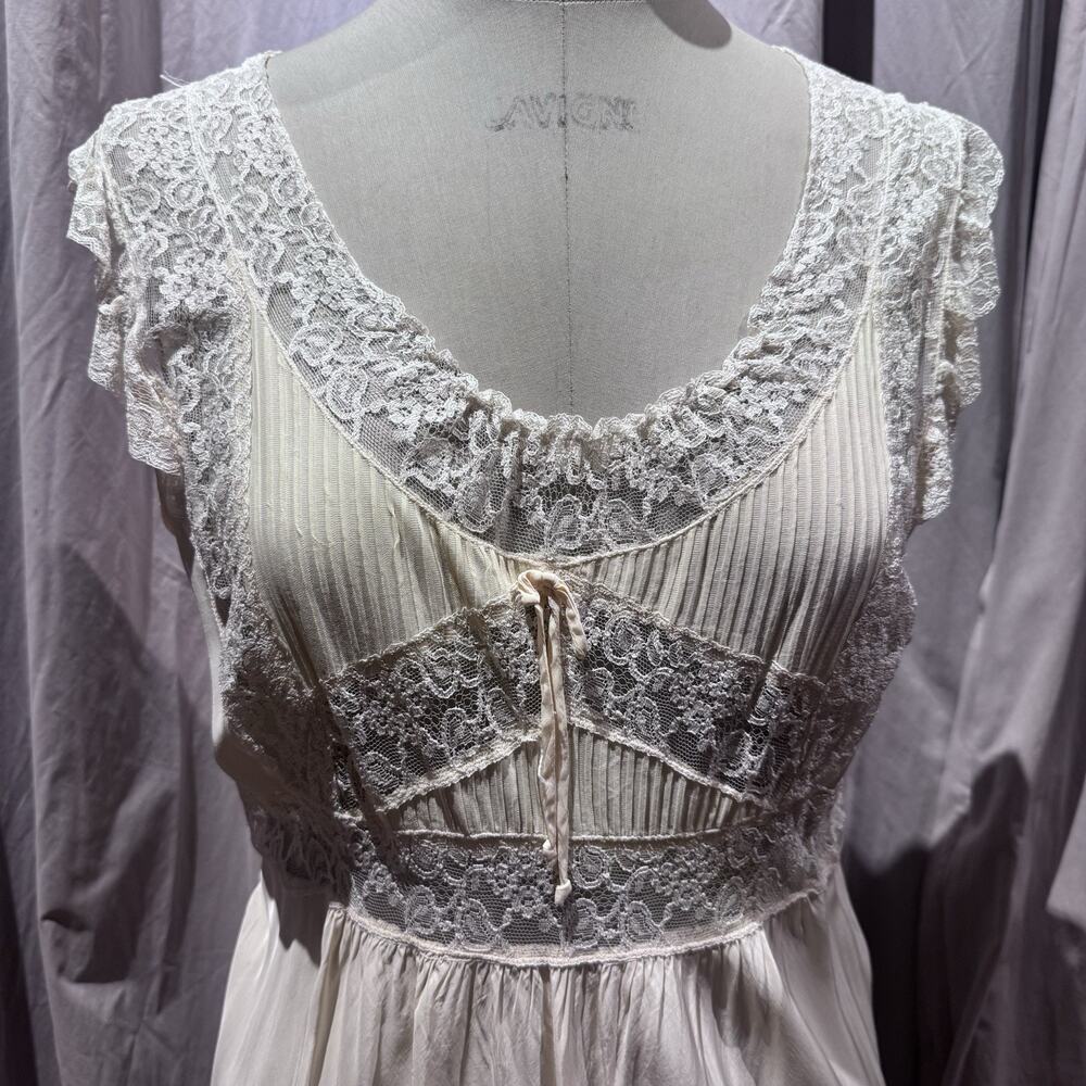 VTG Lady Edso Lace And Pintucked Trim Rayon And Acetate Boudoir Nightgown L (40)